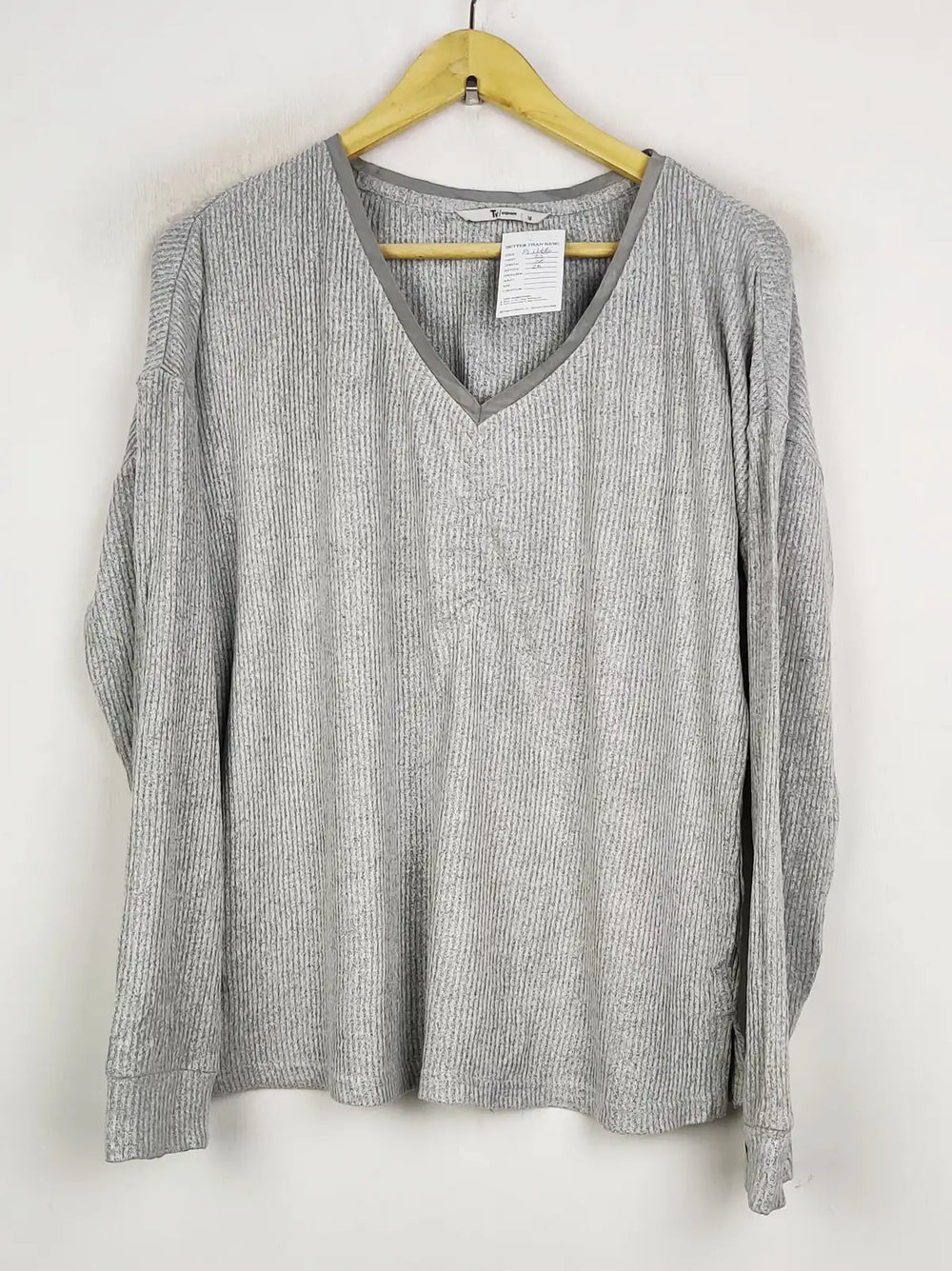 Buy online pre-used pre-loved 100% authentic & Original branded Tu (PJ-1266) available in Pakistan. Top international brands avilable.