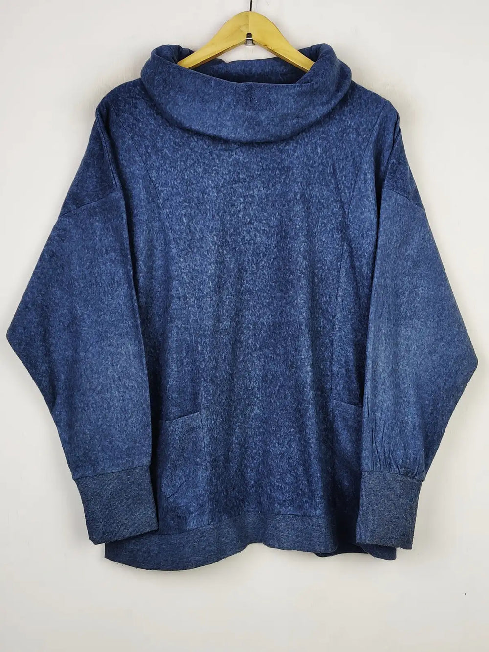 Buy online pre-used pre-loved 100% authentic & Original branded Unknown Brand (PJ-1368) available in Pakistan. Top international brands avilable.