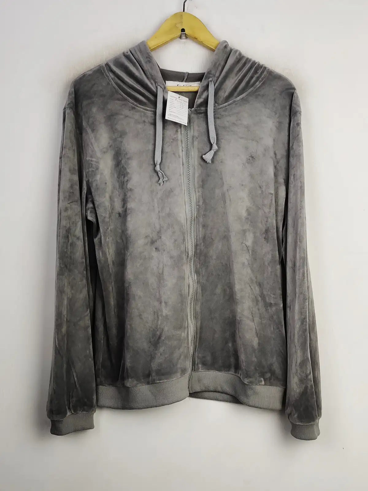 Buy online pre-used pre-loved 100% authentic & Original branded Fashion (PJ-1372) available in Pakistan. Top international brands avilable.