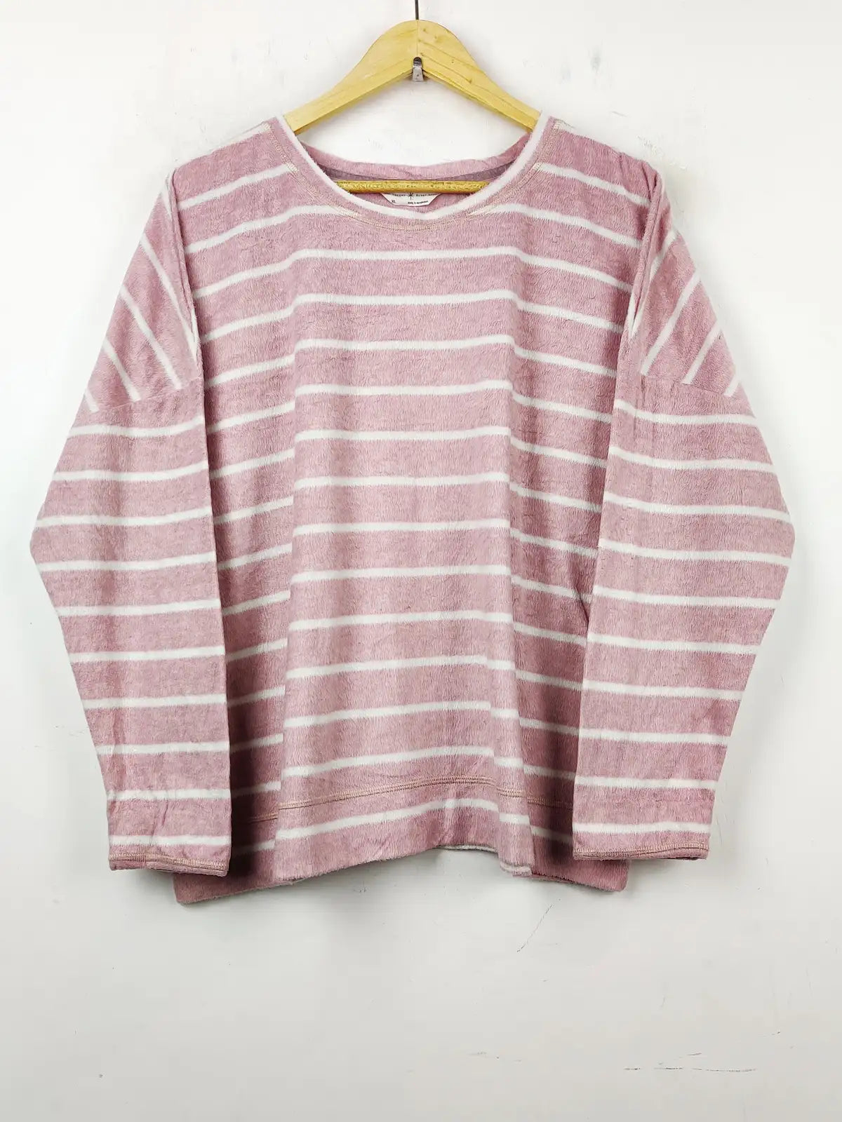 Buy online pre-used pre-loved 100% authentic & Original branded Marks & Spencer (PJ-457) available in Pakistan. Top international brands avilable.