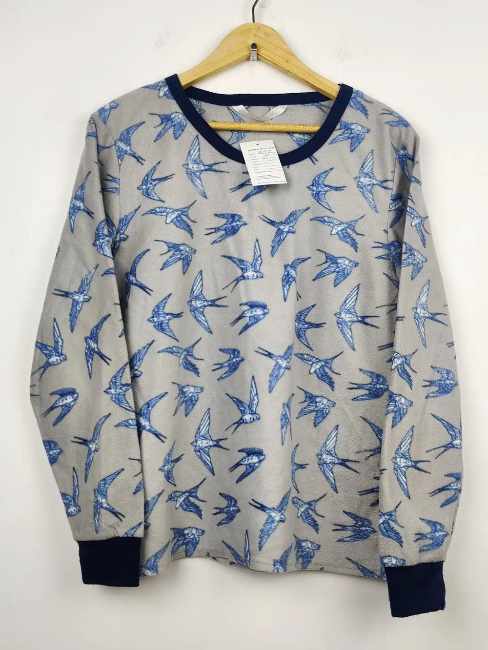 Buy online pre-used pre-loved 100% authentic & Original branded Avenue (PJ-589) available in Pakistan. Top international brands avilable.