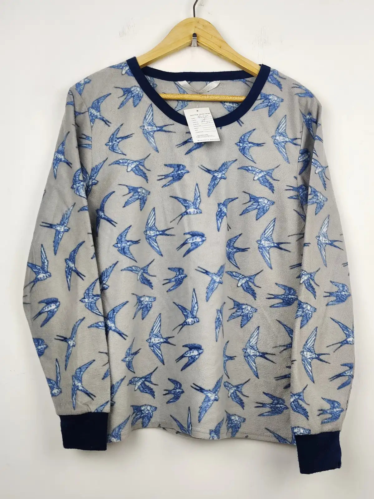 Buy online pre-used pre-loved 100% authentic & Original branded Avenue (PJ-589) available in Pakistan. Top international brands avilable.