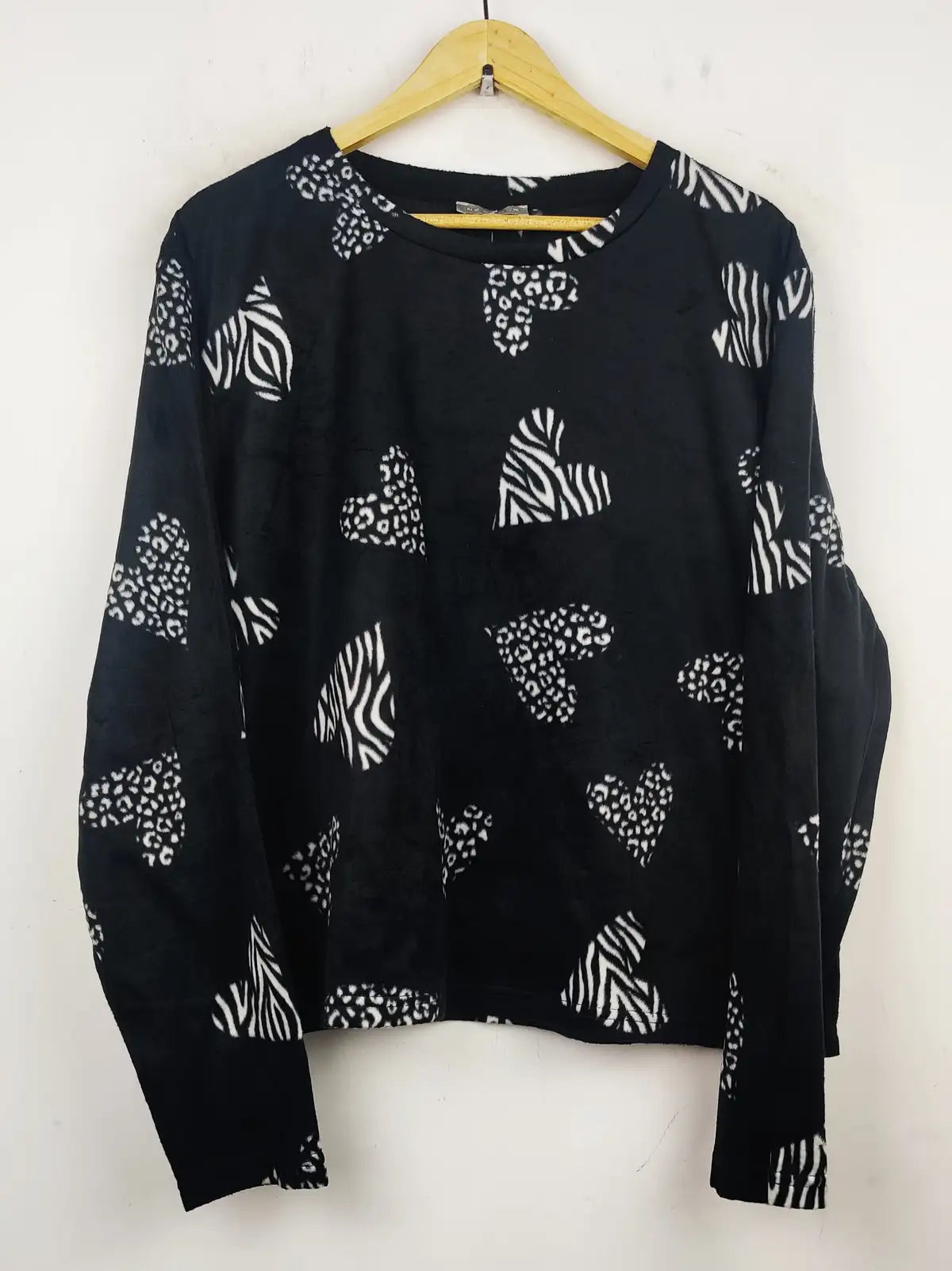 Buy online pre-used pre-loved 100% authentic & Original branded New Look (PJ-646) available in Pakistan. Top international brands avilable.
