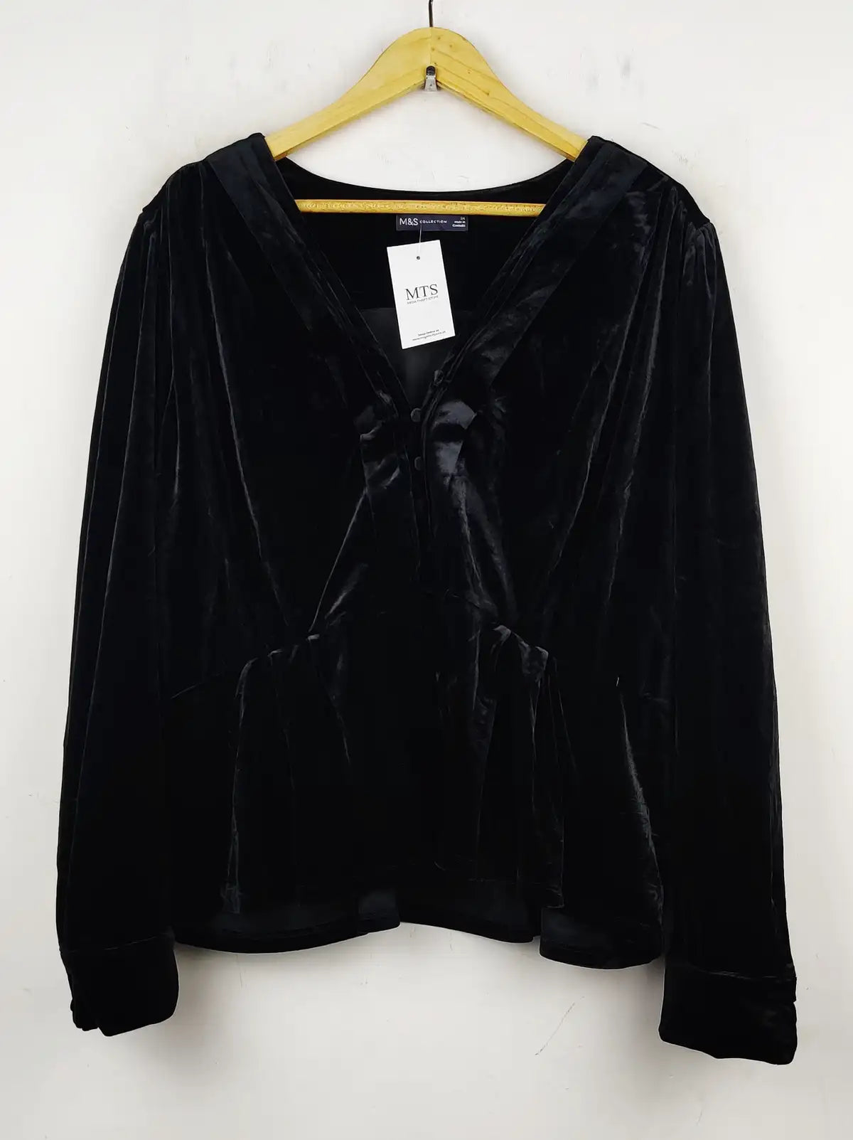 Buy online pre-used pre-loved 100% authentic & Original branded Marks & Spencer (PJ-679) available in Pakistan. Top international brands avilable.