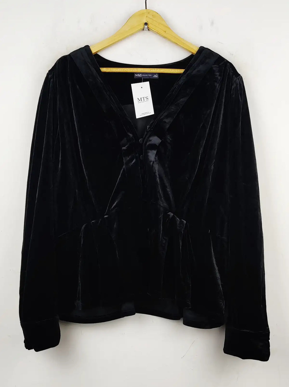Buy online pre-used pre-loved 100% authentic & Original branded Marks & Spencer (PJ-679) available in Pakistan. Top international brands avilable.