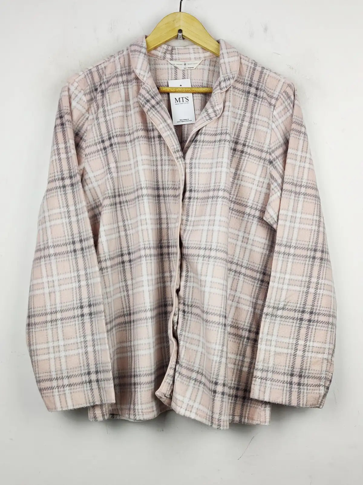 Buy online pre-used pre-loved 100% authentic & Original branded Marks & Spencer (PJ-708) available in Pakistan. Top international brands avilable.