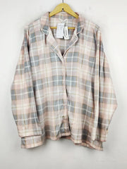 Buy online pre-used pre-loved 100% authentic & Original branded Marks & Spencer (PJ-712) available in Pakistan. Top international brands avilable.