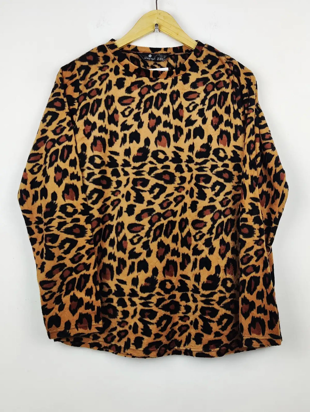 Buy online pre-used pre-loved 100% authentic & Original branded Style It Up (PJ-821) available in Pakistan. Top international brands avilable.