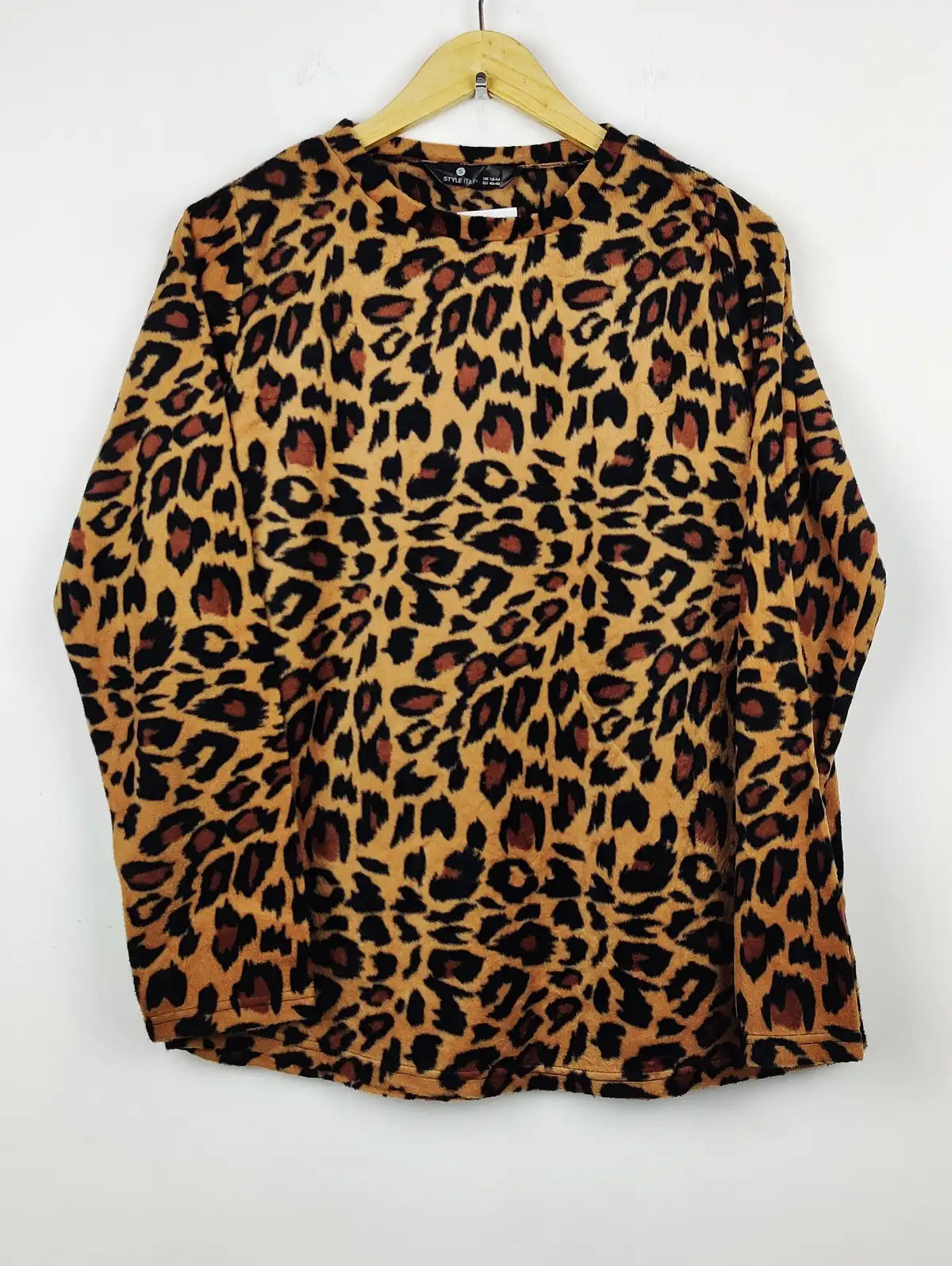 Buy online pre-used pre-loved 100% authentic & Original branded Style It Up (PJ-821) available in Pakistan. Top international brands avilable.