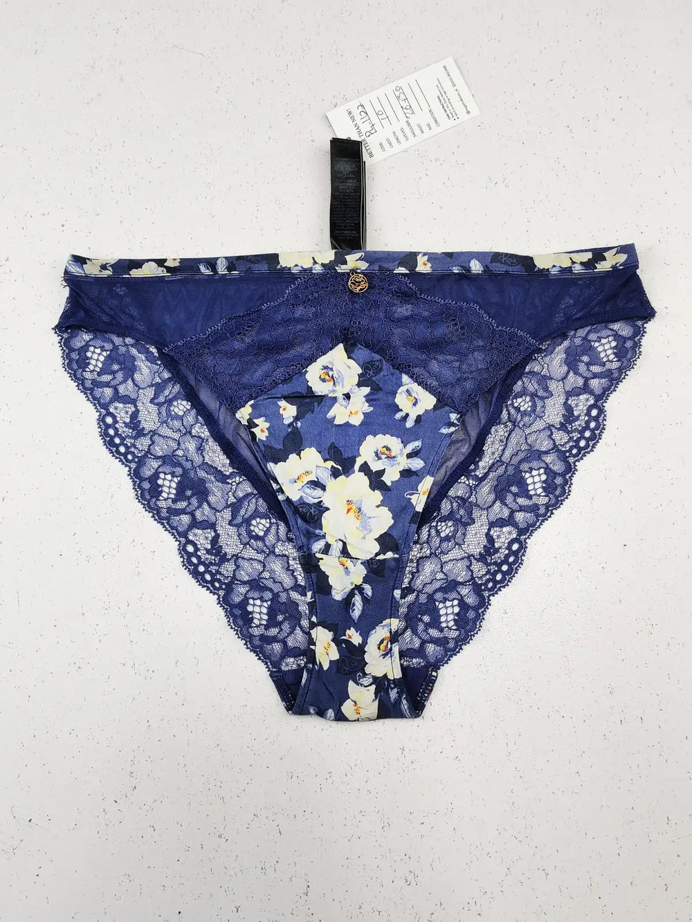 Buy online pre-used pre-loved 100% authentic & Original branded Marks & Spencer (PU-1122) available in Pakistan. Top international brands avilable.