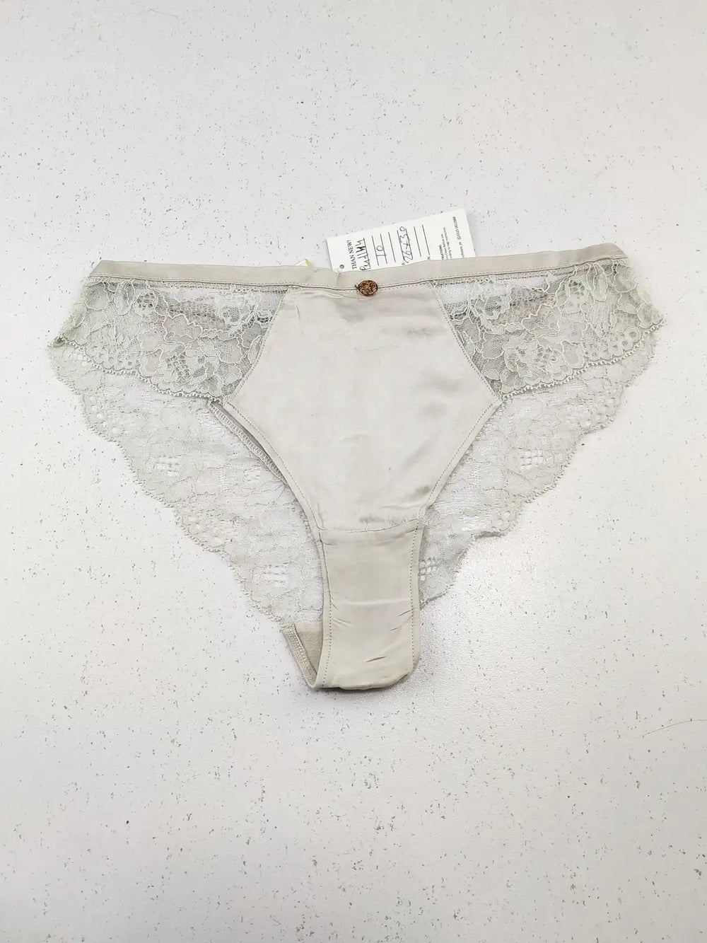 Buy online pre-used pre-loved 100% authentic & Original branded Marks & Spencer (PU-1144) available in Pakistan. Top international brands avilable.