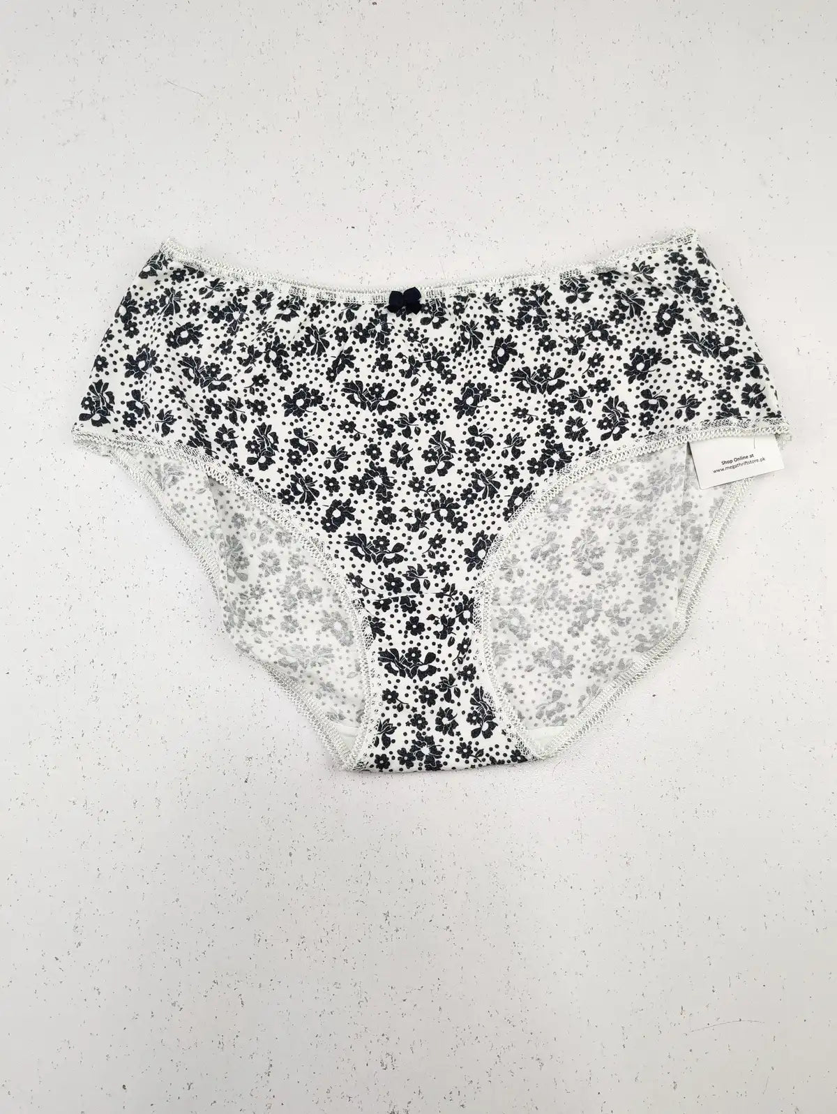 Buy online pre-used pre-loved 100% authentic & Original branded Unknown Brand (PU-1193) available in Pakistan. Top international brands avilable.