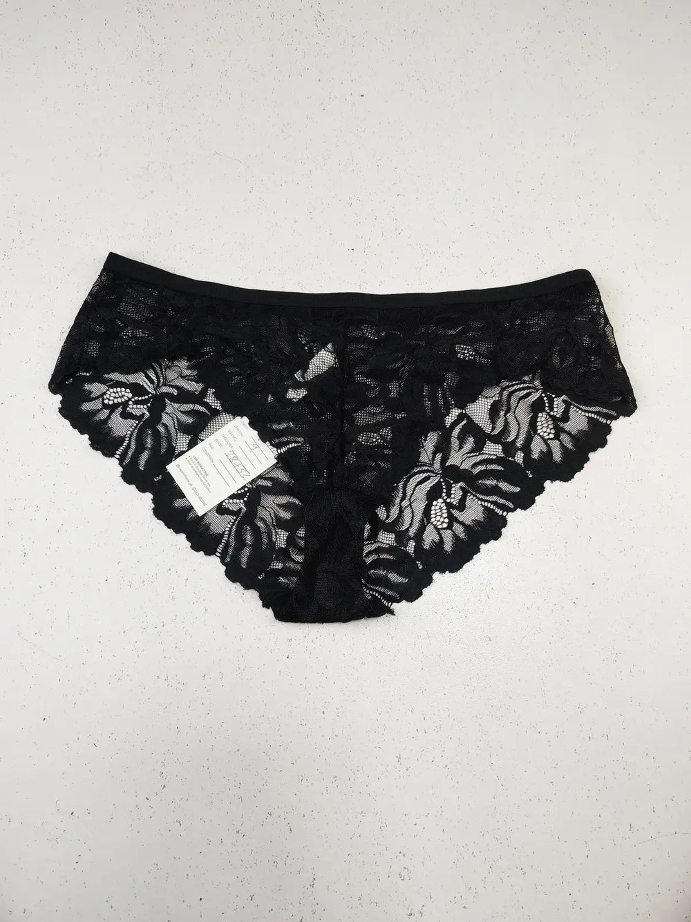 Buy online pre-used pre-loved 100% authentic & Original branded Marilyn Monroe (PU-1216) available in Pakistan. Top international brands avilable.