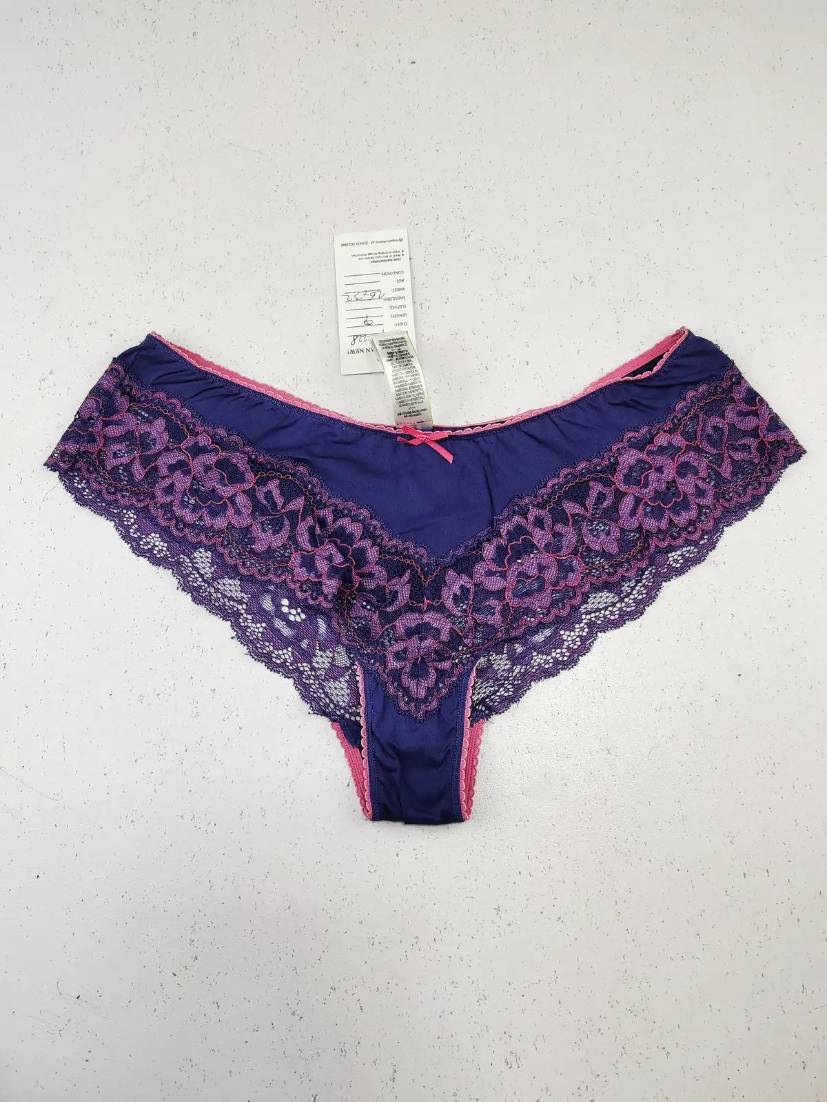 Buy online pre-used pre-loved 100% authentic & Original branded Marks & Spencer (PU-1228) available in Pakistan. Top international brands avilable.