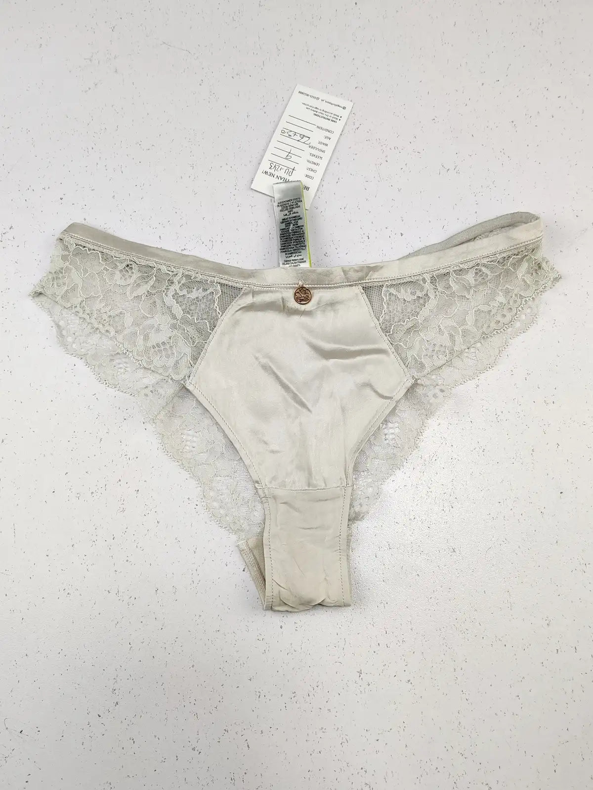 Buy online pre-used pre-loved 100% authentic & Original branded Marks & Spencer (PU-1243) available in Pakistan. Top international brands avilable.