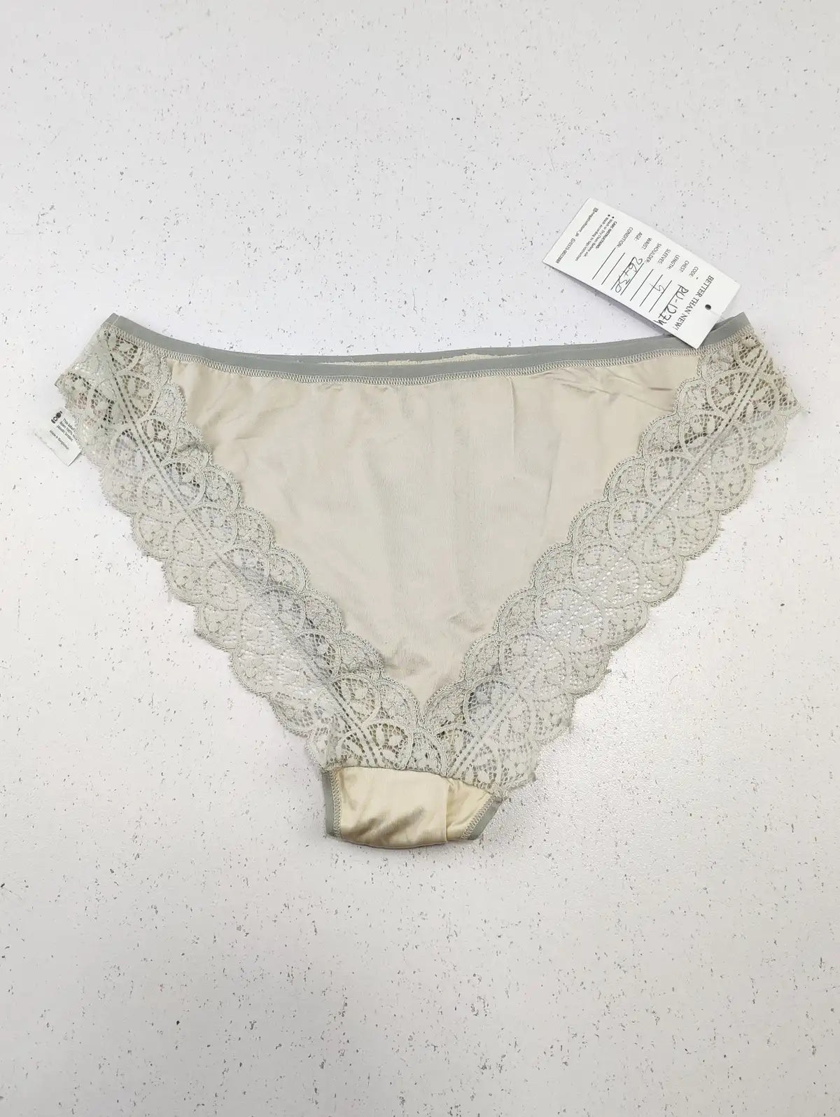 Buy online pre-used pre-loved 100% authentic & Original branded F&F (PU-1274) available in Pakistan. Top international brands avilable.