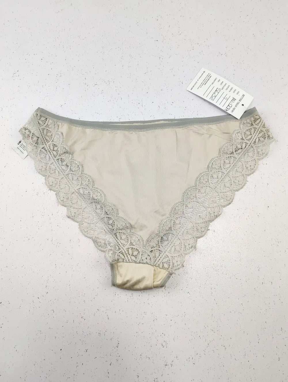 Buy online pre-used pre-loved 100% authentic & Original branded F&F (PU-1274) available in Pakistan. Top international brands avilable.