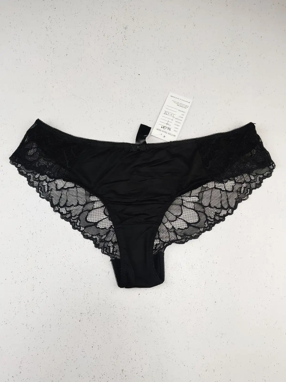 Buy online pre-used pre-loved 100% authentic & Original branded Unknown Brand (PU-1319) available in Pakistan. Top international brands avilable.