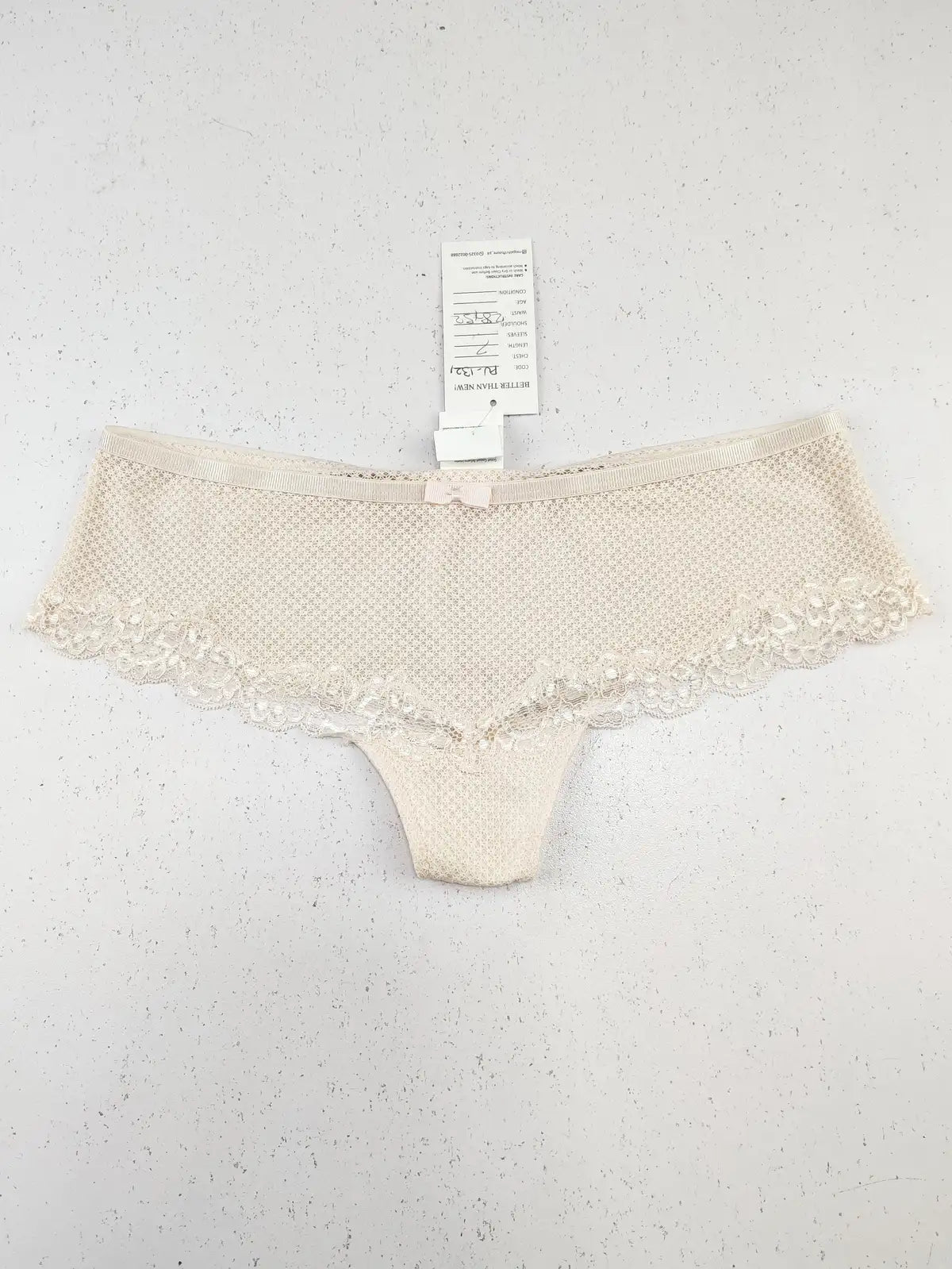 Buy online pre-used pre-loved 100% authentic & Original branded Unknown Brand (PU-1321) available in Pakistan. Top international brands avilable.