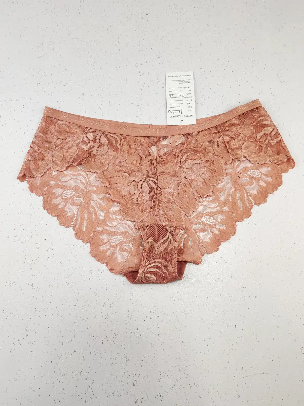 Buy online pre-used pre-loved 100% authentic & Original branded Marilyn Monroe (PU-1332) available in Pakistan. Top international brands avilable.