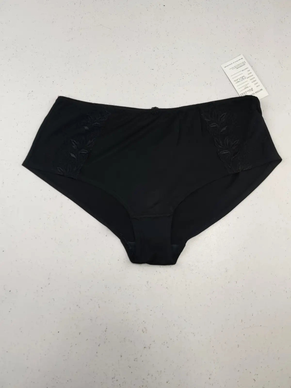 Buy online pre-used pre-loved 100% authentic & Original branded Unknown Brand (PU-1333) available in Pakistan. Top international brands avilable.