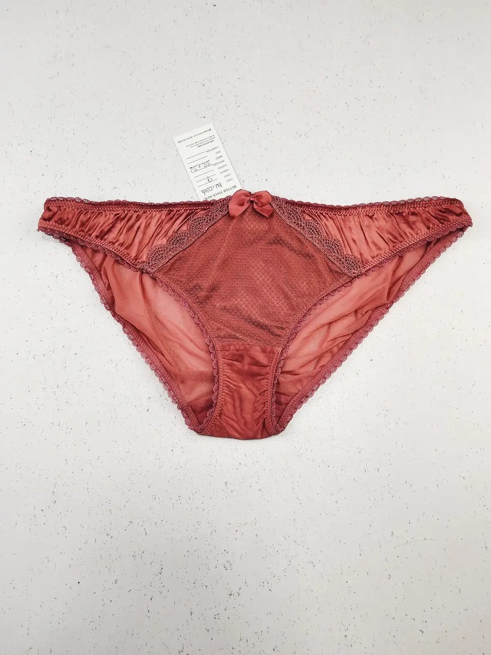 Buy online pre-used pre-loved 100% authentic & Original branded Unknown Brand (PU-1346) available in Pakistan. Top international brands avilable.