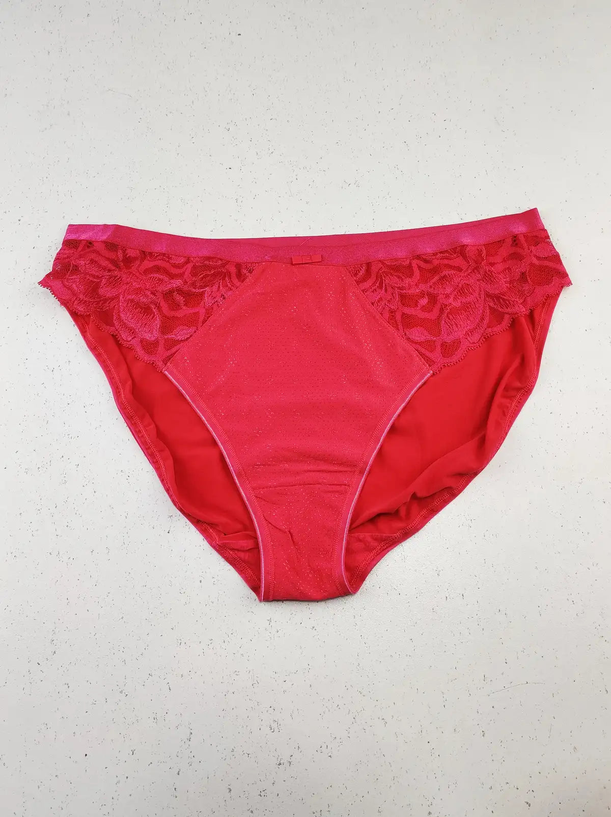Buy online pre-used pre-loved 100% authentic & Original branded Unknown Brand (PU-1388) available in Pakistan. Top international brands avilable.