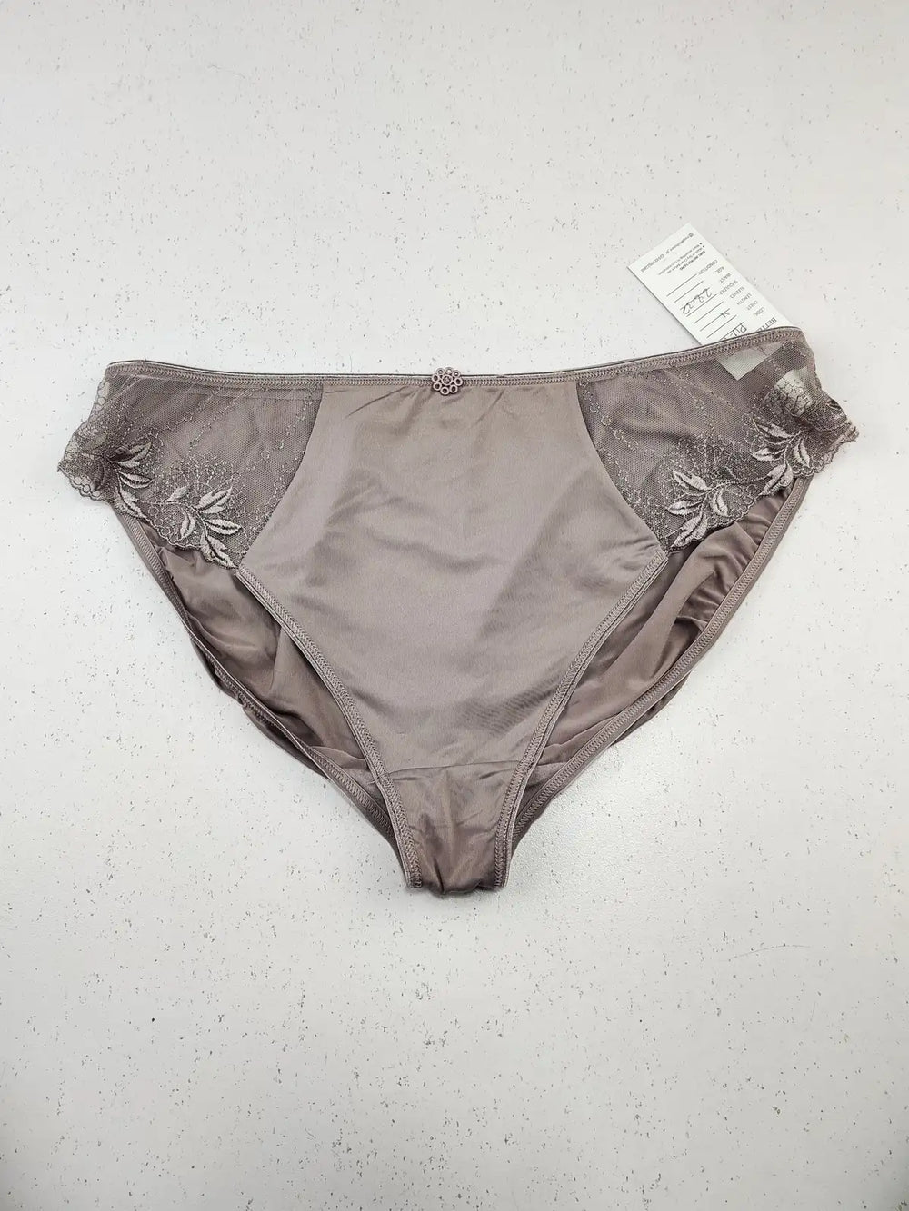 Buy online pre-used pre-loved 100% authentic & Original branded Marks & Spencer (PU-1409) available in Pakistan. Top international brands avilable.