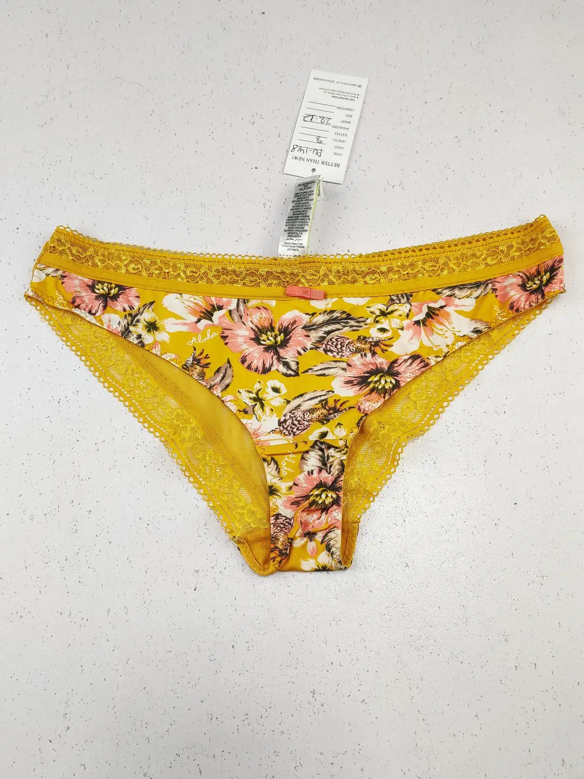 Buy online pre-used pre-loved 100% authentic & Original branded Marks & Spencer (PU-1418) available in Pakistan. Top international brands avilable.