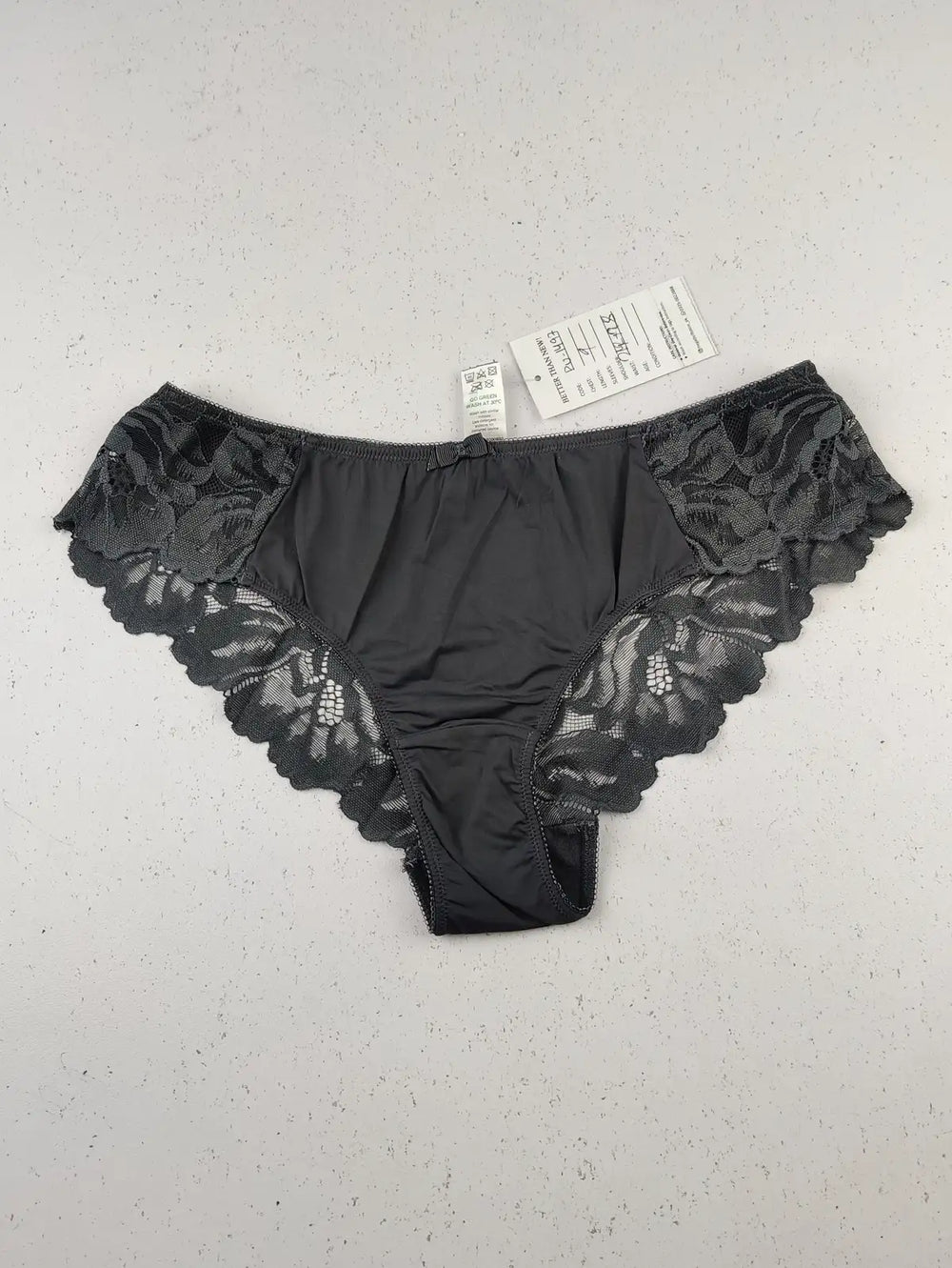 Buy online pre-used pre-loved 100% authentic & Original branded Unknown Brand (PU-1497) available in Pakistan. Top international brands avilable.