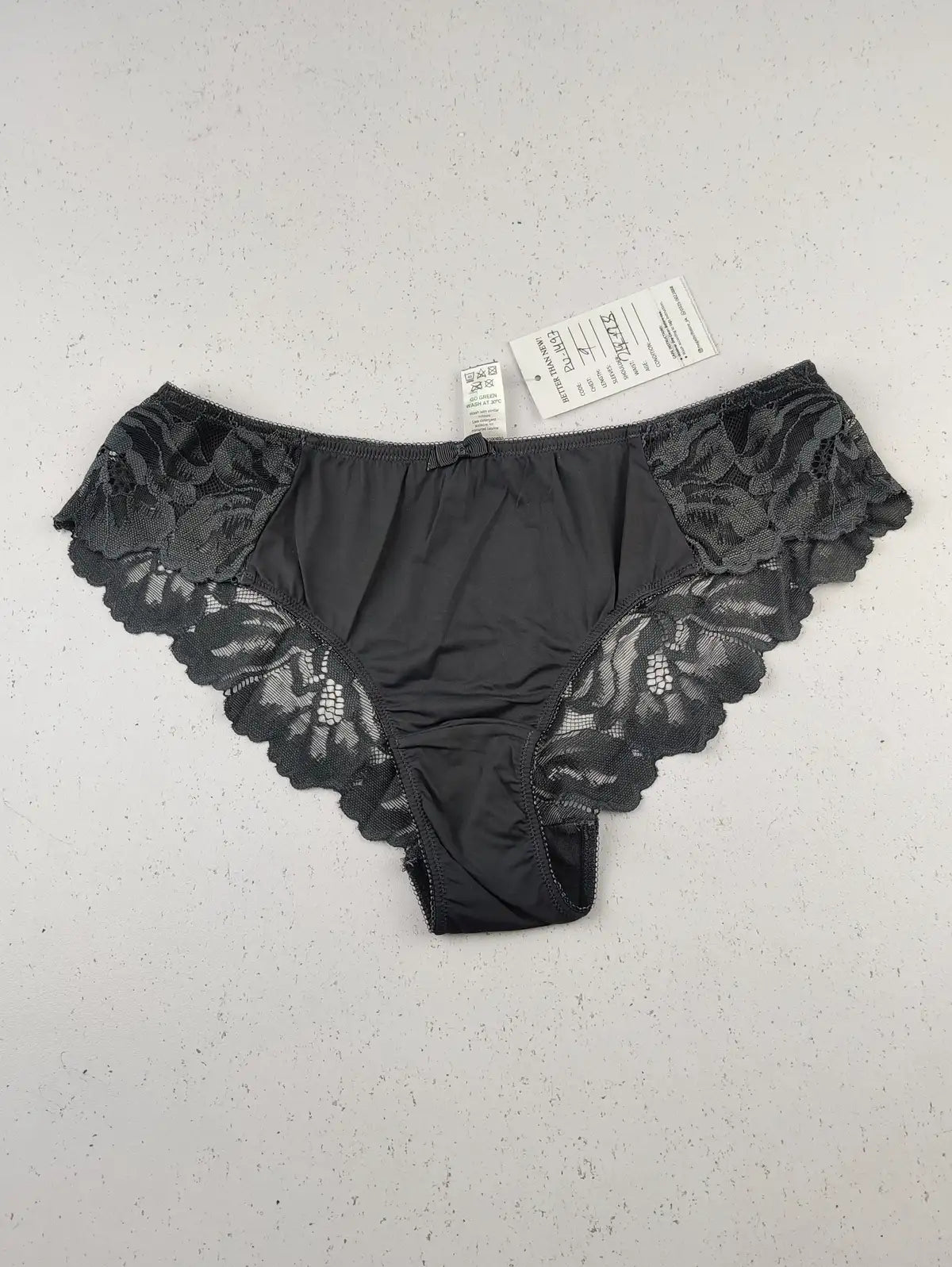 Buy online pre-used pre-loved 100% authentic & Original branded Unknown Brand (PU-1497) available in Pakistan. Top international brands avilable.