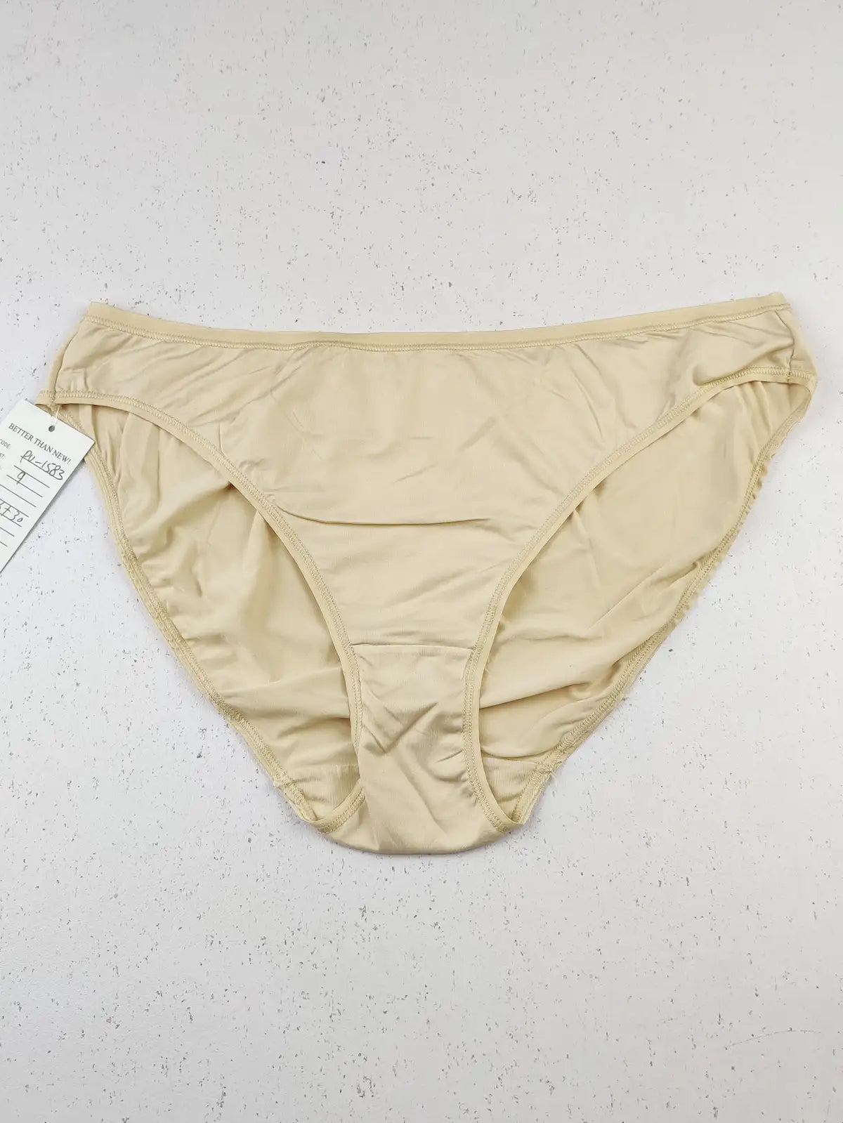 Buy online pre-used pre-loved 100% authentic & Original branded Unknown Brand (PU-1583) available in Pakistan. Top international brands avilable.
