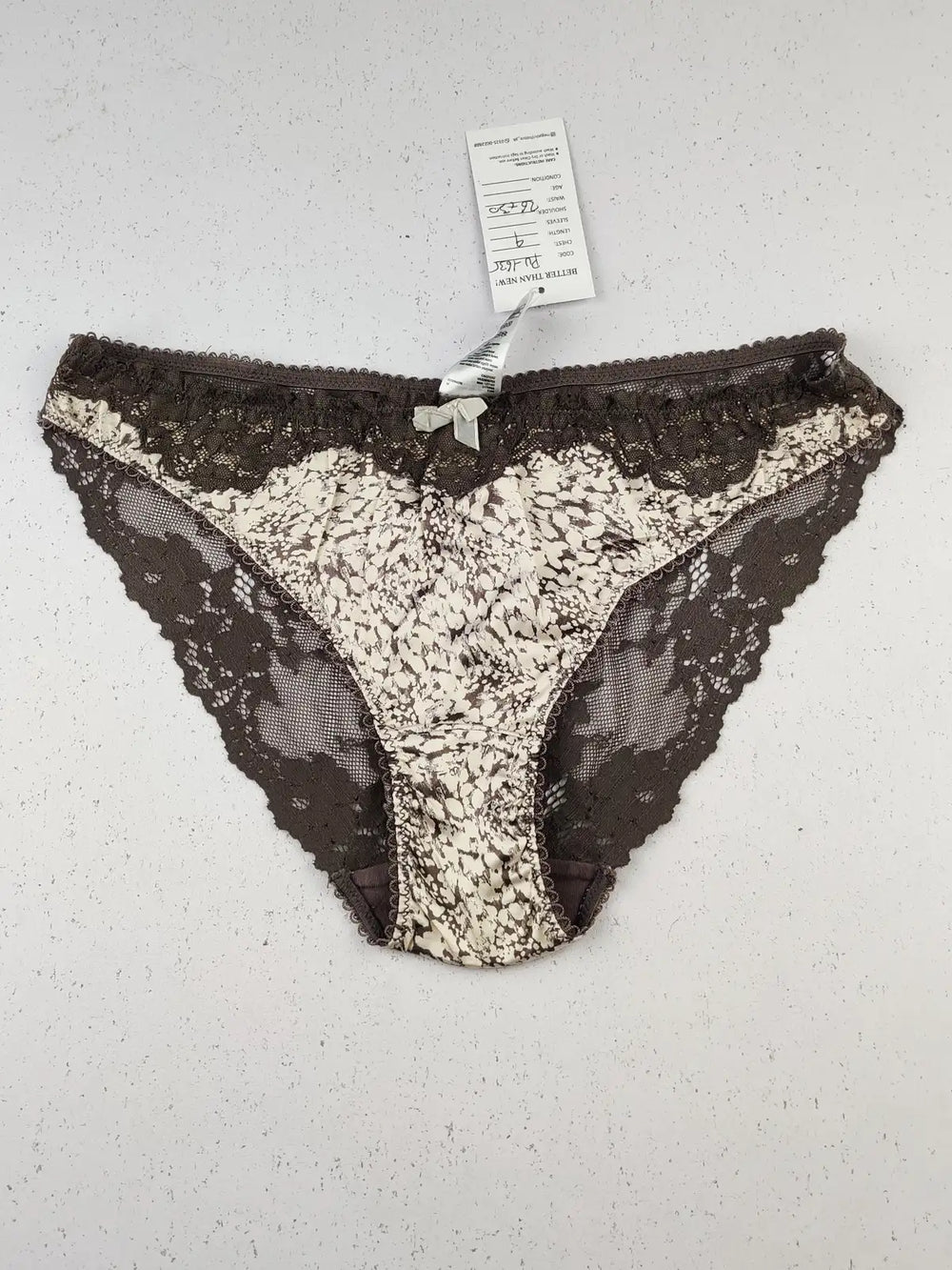 Buy online pre-used pre-loved 100% authentic & Original branded F&F (PU-1635) available in Pakistan. Top international brands avilable.