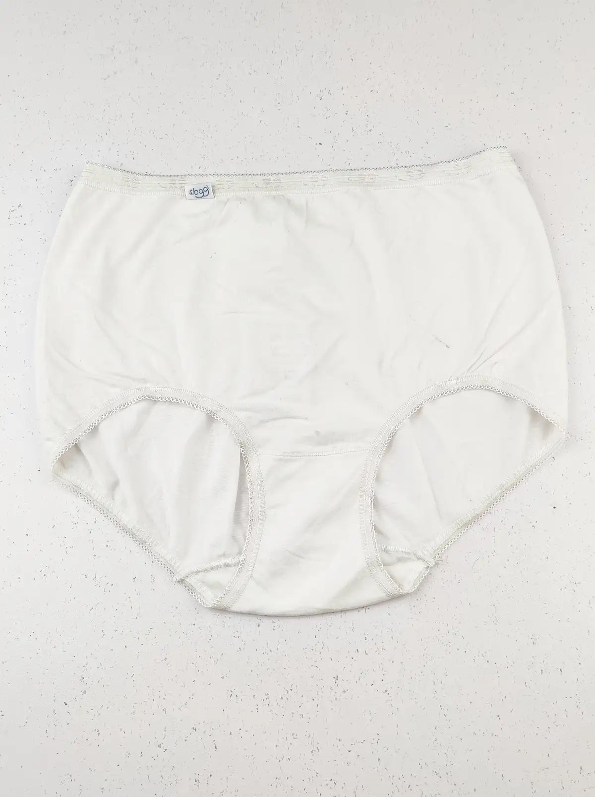 Buy online pre-used pre-loved 100% authentic & Original branded Sloggi (PU-1647) available in Pakistan. Top international brands avilable.