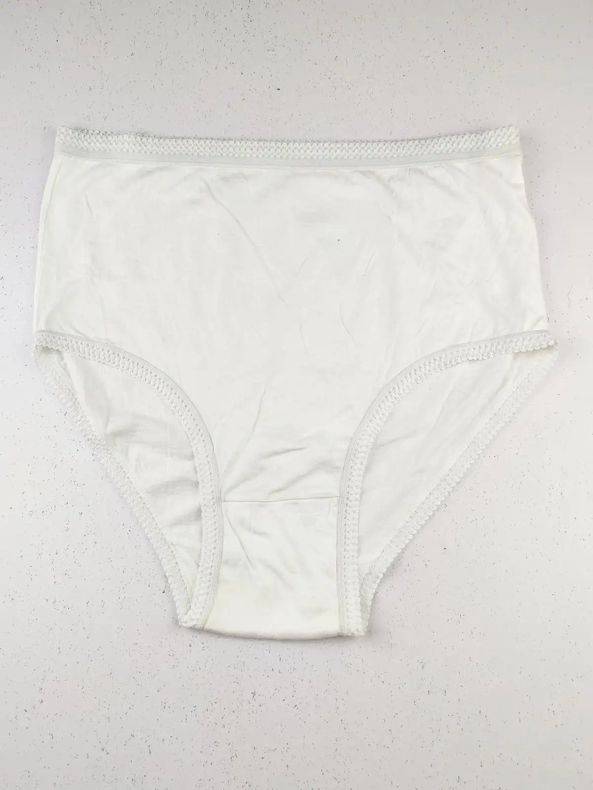 Buy online pre-used pre-loved 100% authentic & Original branded Unknown Brand (PU-1675) available in Pakistan. Top international brands avilable.