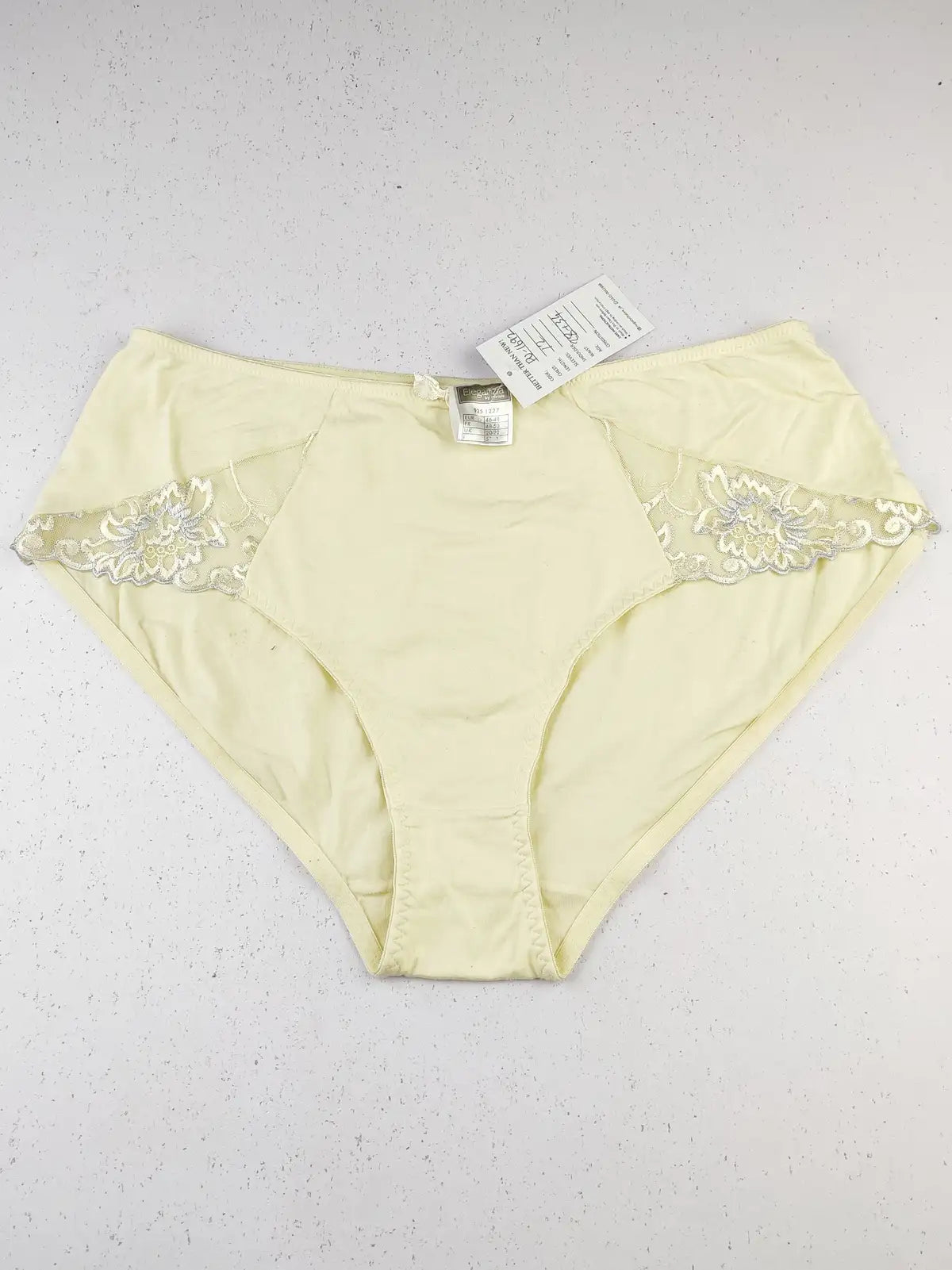 Buy online pre-used pre-loved 100% authentic & Original branded Eleganzia (PU-1692) available in Pakistan. Top international brands avilable.