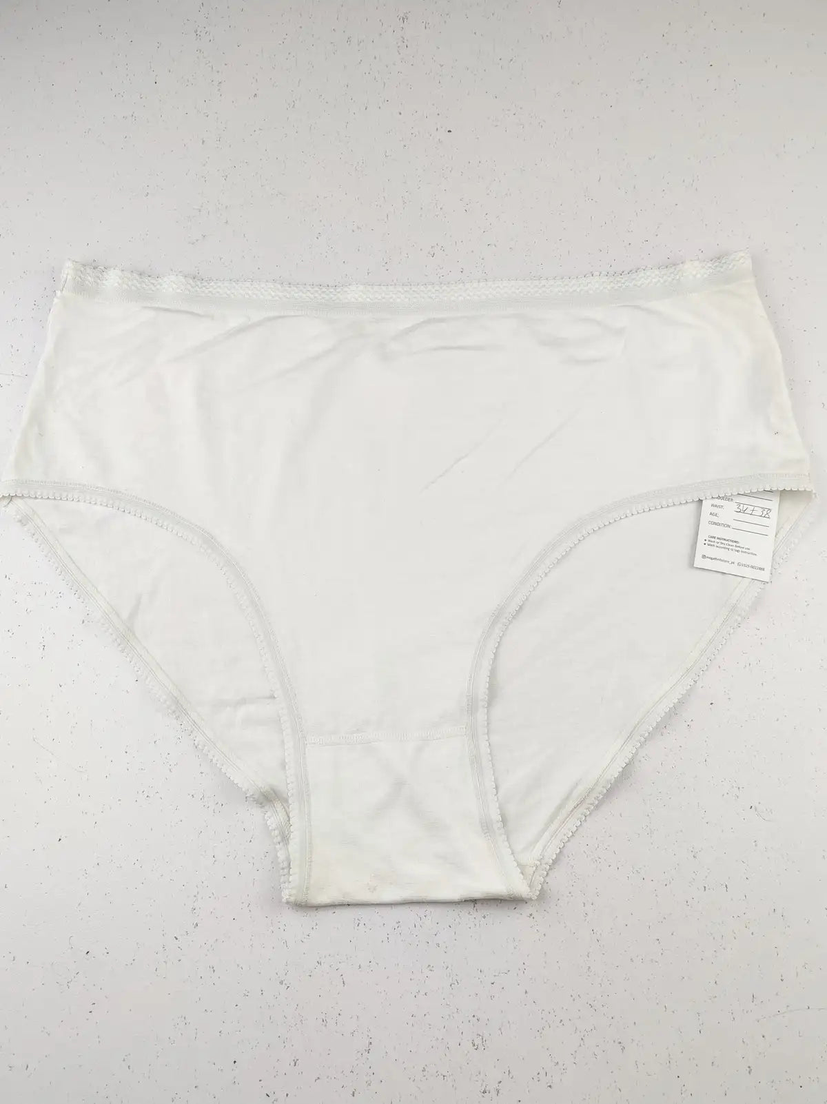 Buy online pre-used pre-loved 100% authentic & Original branded Yuju (PU-1741) available in Pakistan. Top international brands avilable.