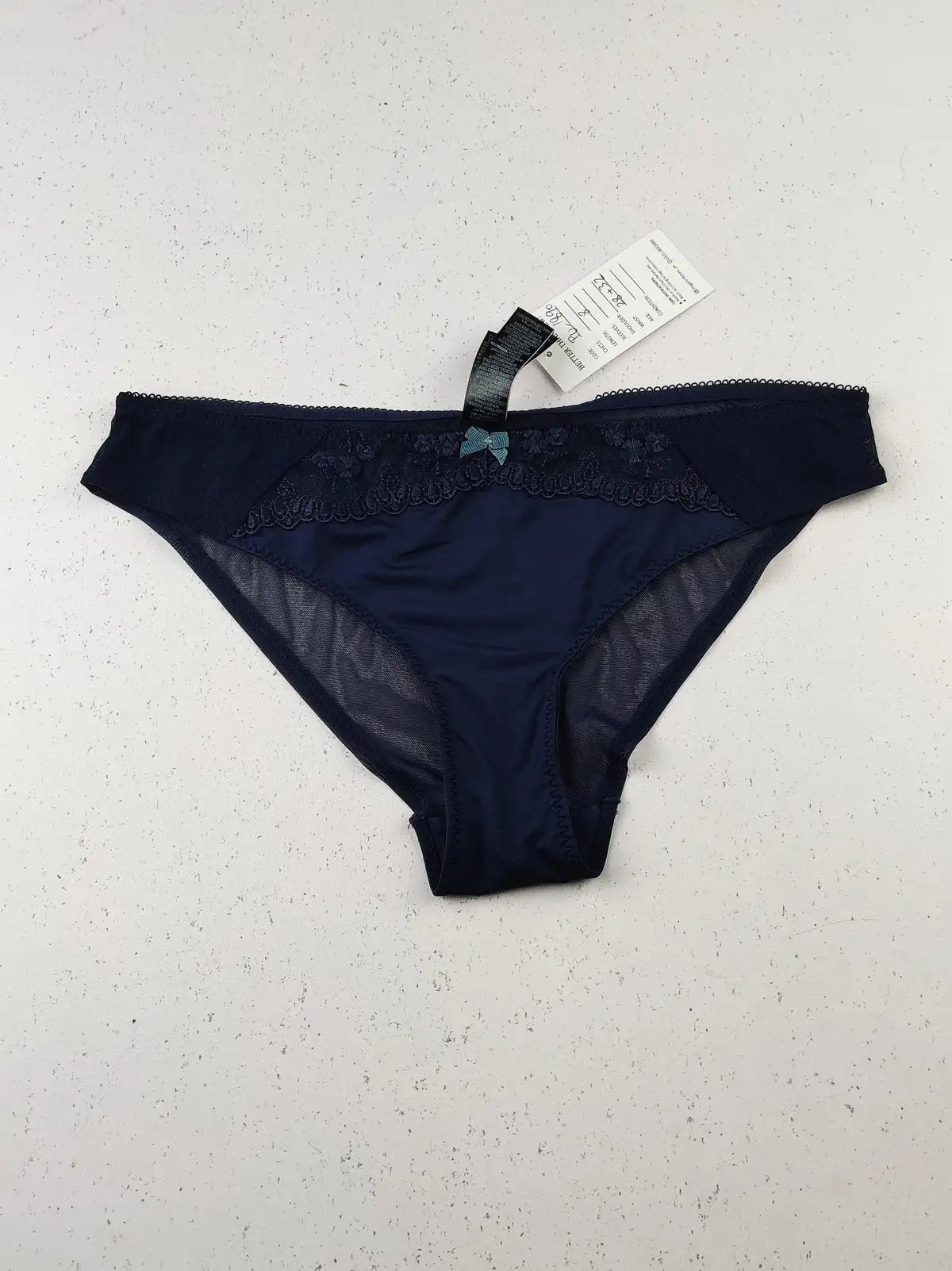 Buy online pre-used pre-loved 100% authentic & Original branded Marks & Spencer (PU-1890) available in Pakistan. Top international brands avilable.