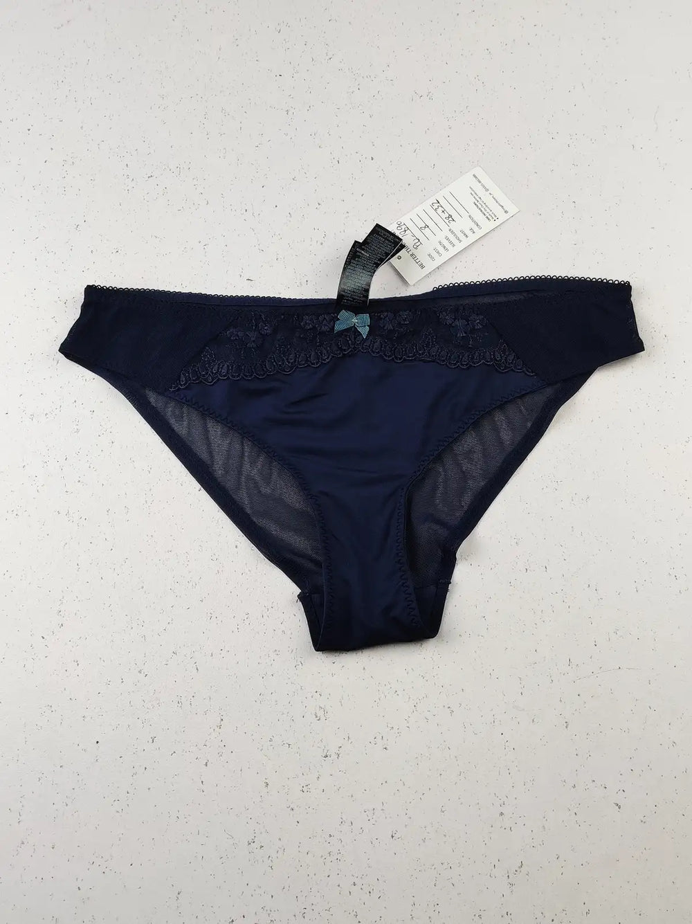 Buy online pre-used pre-loved 100% authentic & Original branded Marks & Spencer (PU-1890) available in Pakistan. Top international brands avilable.