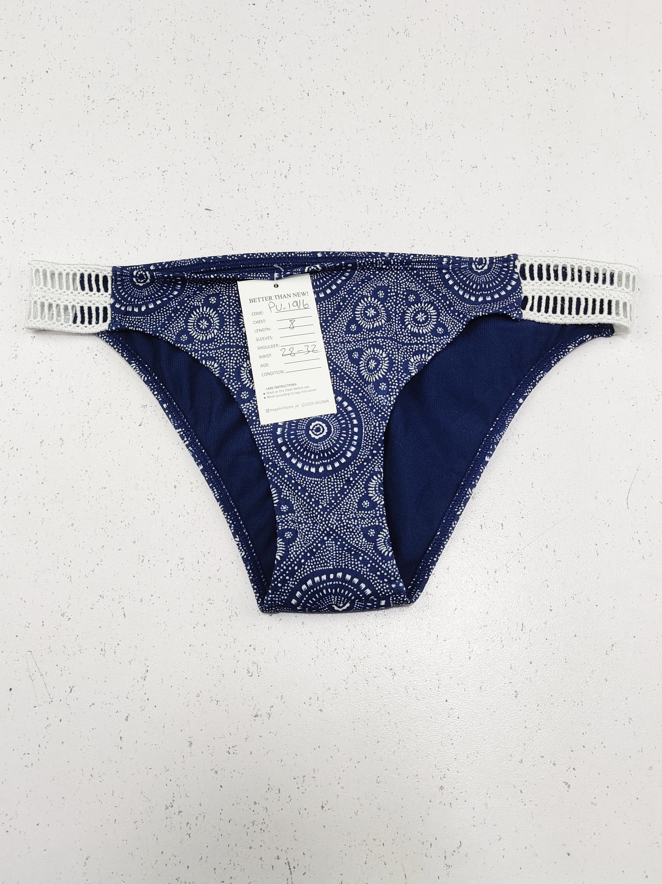 Buy online pre-used pre-loved 100% authentic & Original branded Roxy (PU-1916) available in Pakistan. Top international brands avilable.