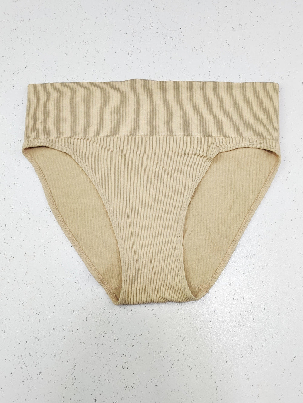 Buy online pre-used pre-loved 100% authentic & Original branded Unknown Brand (PU-1921) available in Pakistan. Top international brands avilable.