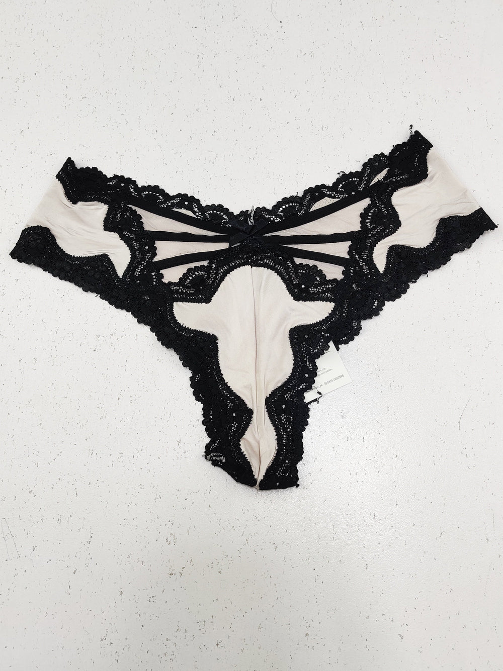 Buy online pre-used pre-loved 100% authentic & Original branded Victoria'S Secret (PU-1955) available in Pakistan. Top international brands avilable.