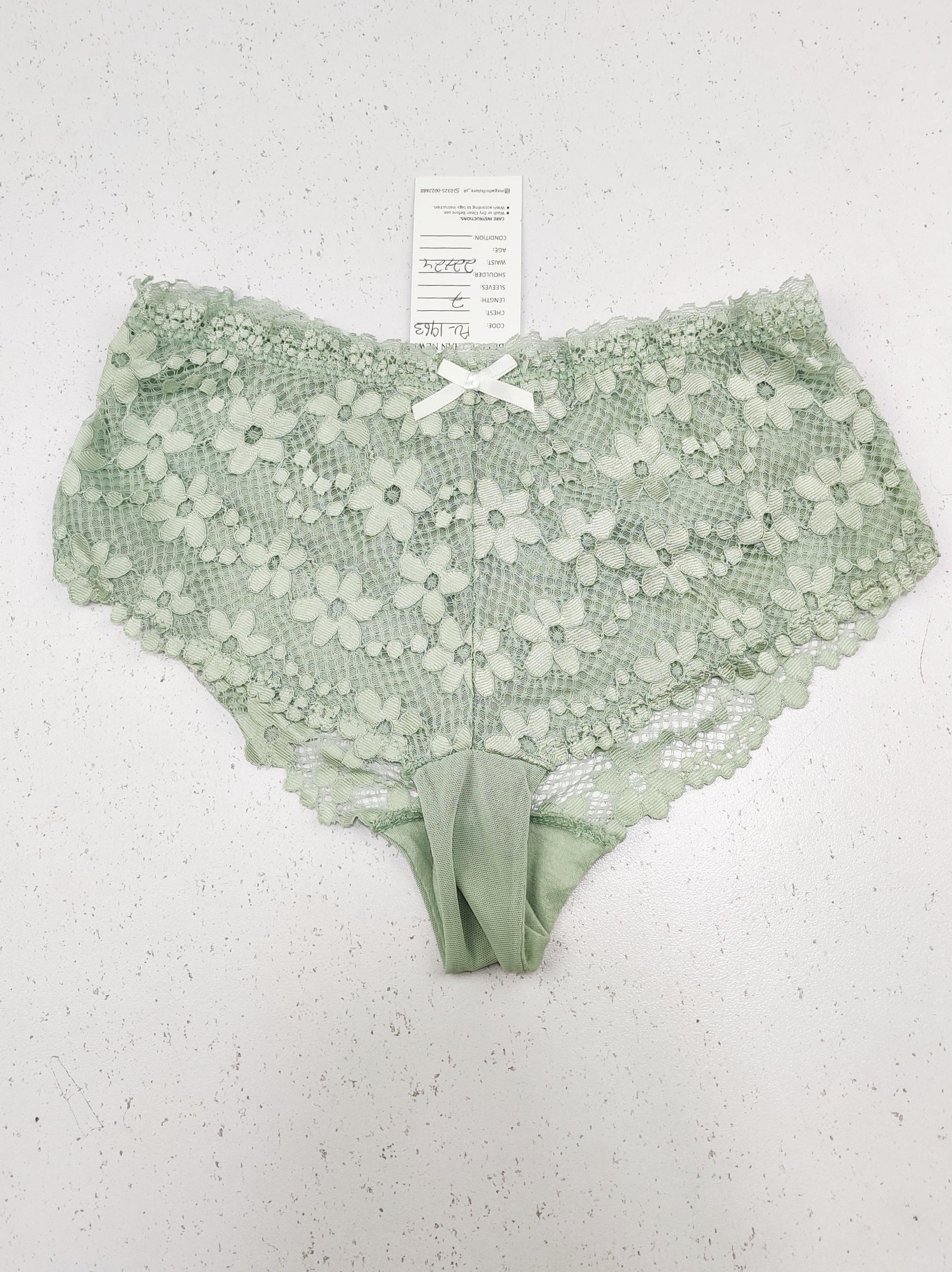 Buy online pre-used pre-loved 100% authentic & Original branded Unknown Brand (PU-1963) available in Pakistan. Top international brands avilable.