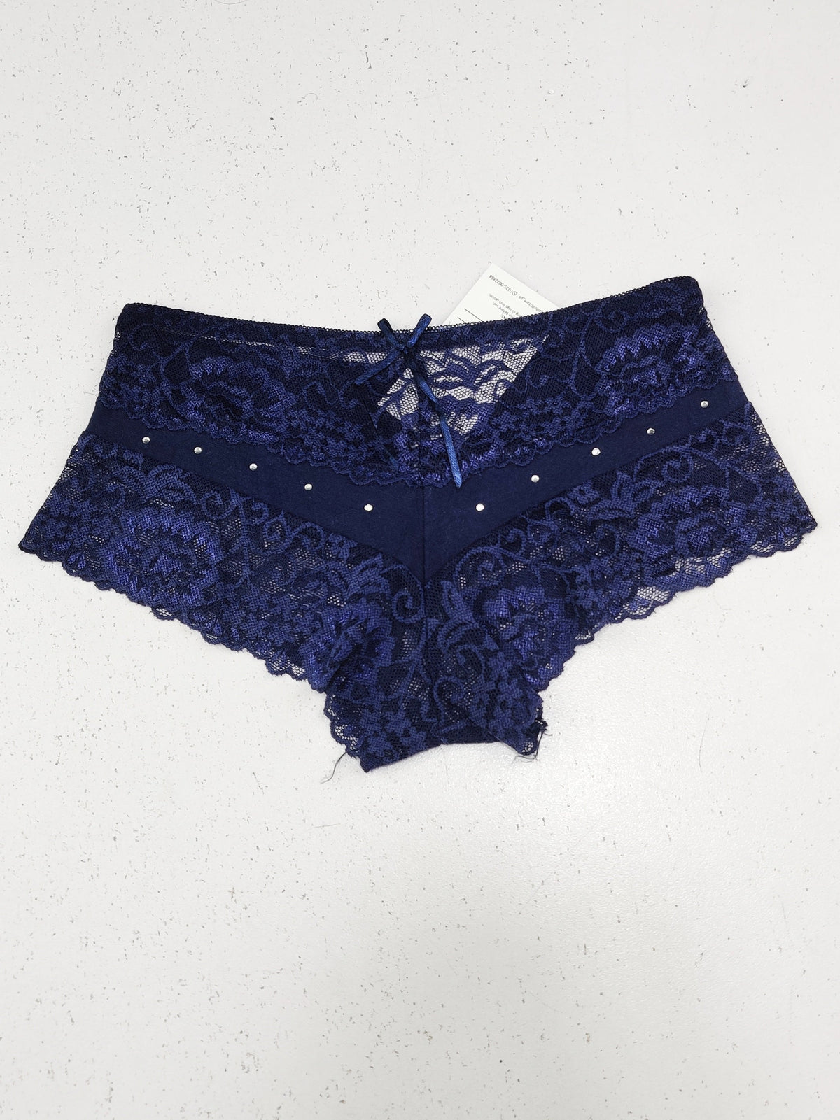 Buy online pre-used pre-loved 100% authentic & Original branded Unknown Brand (PU-1972) available in Pakistan. Top international brands avilable.