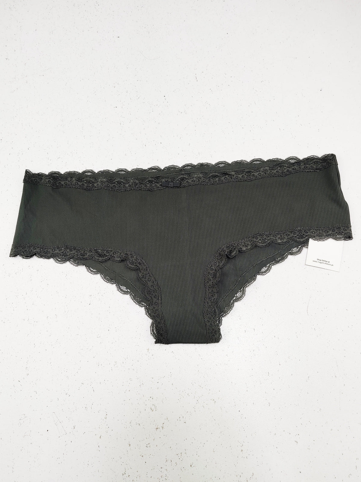 Buy online pre-used pre-loved 100% authentic & Original branded Primark (PU-1976) available in Pakistan. Top international brands avilable.