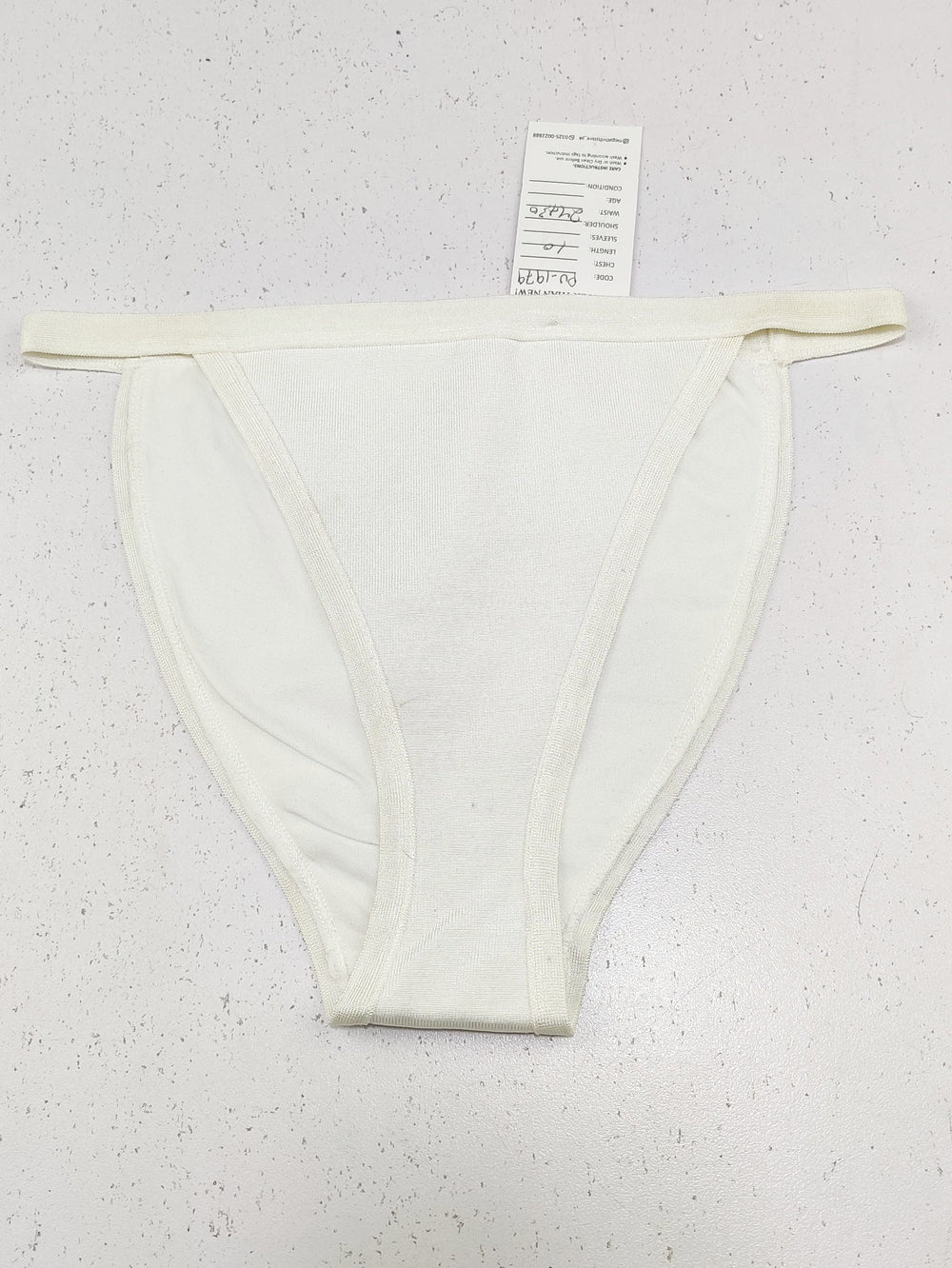 Buy online pre-used pre-loved 100% authentic & Original branded Unknown Brand (PU-1979) available in Pakistan. Top international brands avilable.