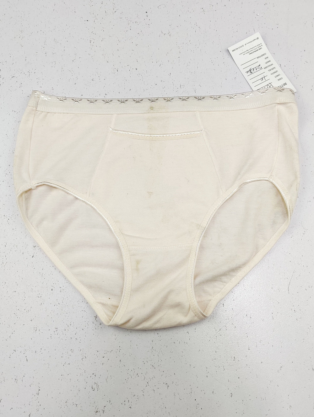 Buy online pre-used pre-loved 100% authentic & Original branded Unknown Brand (PU-1982) available in Pakistan. Top international brands avilable.