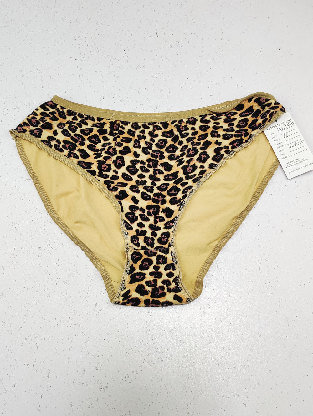 Buy online pre-used pre-loved 100% authentic & Original branded Unknown Brand (PU-1996) available in Pakistan. Top international brands avilable.