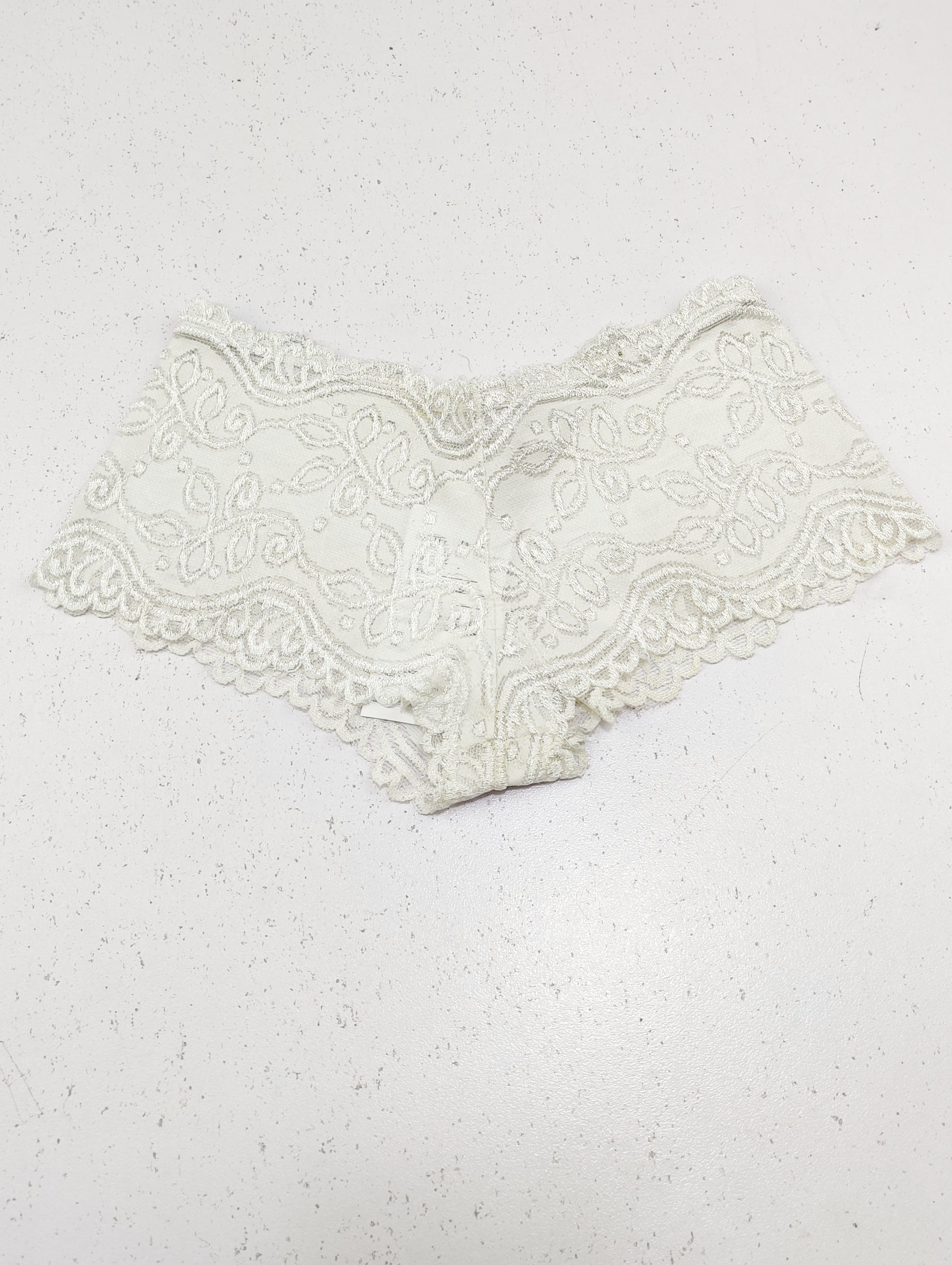Buy online pre-used pre-loved 100% authentic & Original branded Unknown Brand (PU-2012) available in Pakistan. Top international brands avilable.