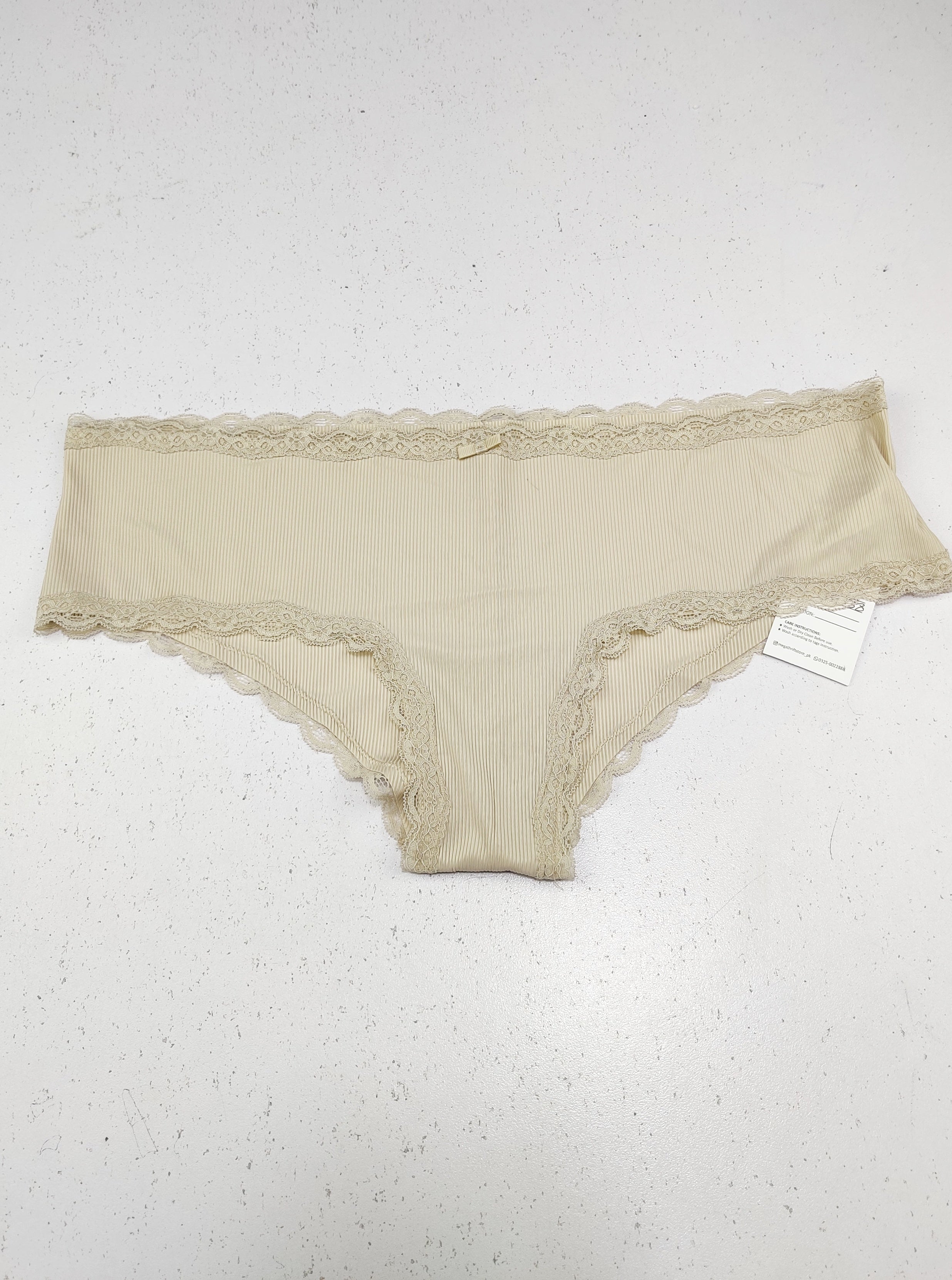Buy online pre-used pre-loved 100% authentic & Original branded Primark (PU-2014) available in Pakistan. Top international brands avilable.